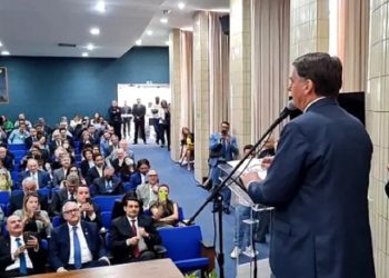 BOLSONARO É APLAUDIDO DE PÉ POR MÉDICOS - FOTO TWITTER
