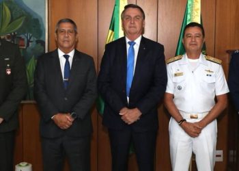 Bolsonaro e Comandantes das Forças Armadas - Foto Reprodução do Twitter