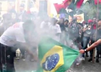 Bolsonaro resgata bandeira do Brasil - Foto Reprodução do Twitter