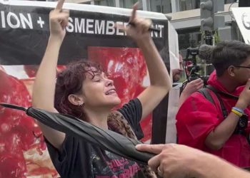 Feminista em Manifestação pró-aborto - Foto Reprodução do Twitter