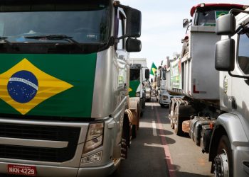 Auxílio caminhoneiro: calendário, como funciona e informações importantes 