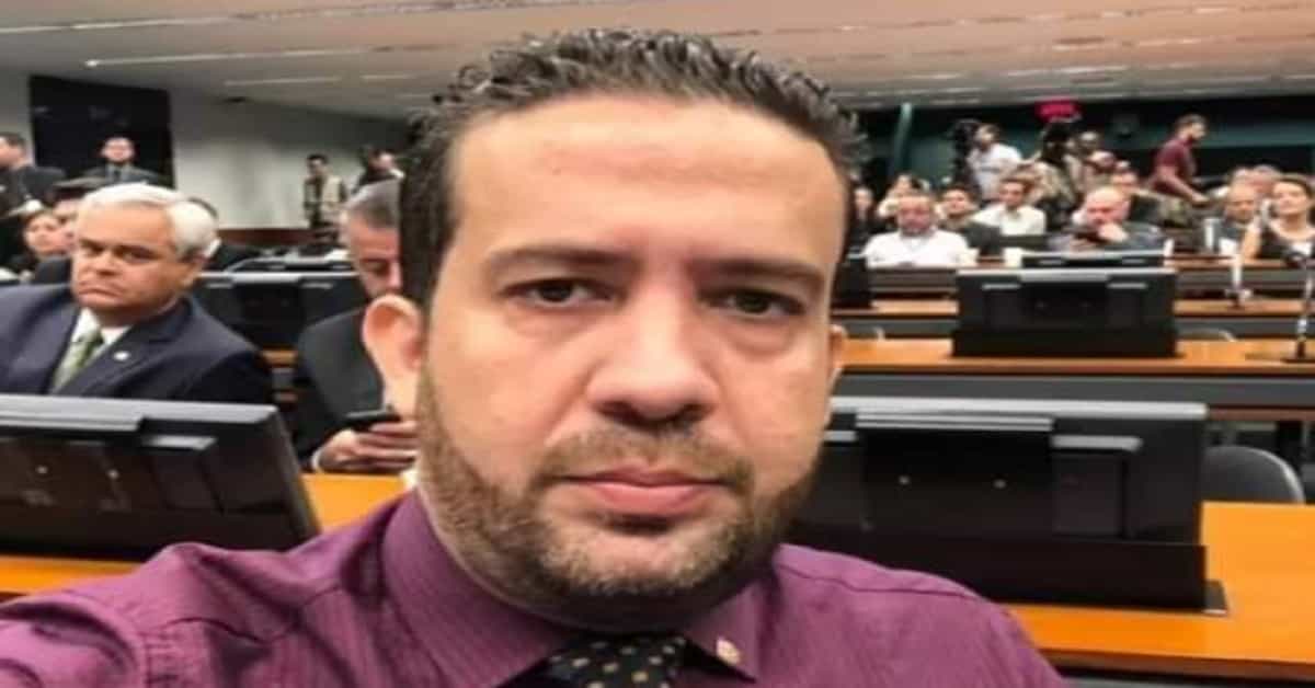 ANDRÉ JANONES - FOTO REPRODUÇÃO DO TWITTER