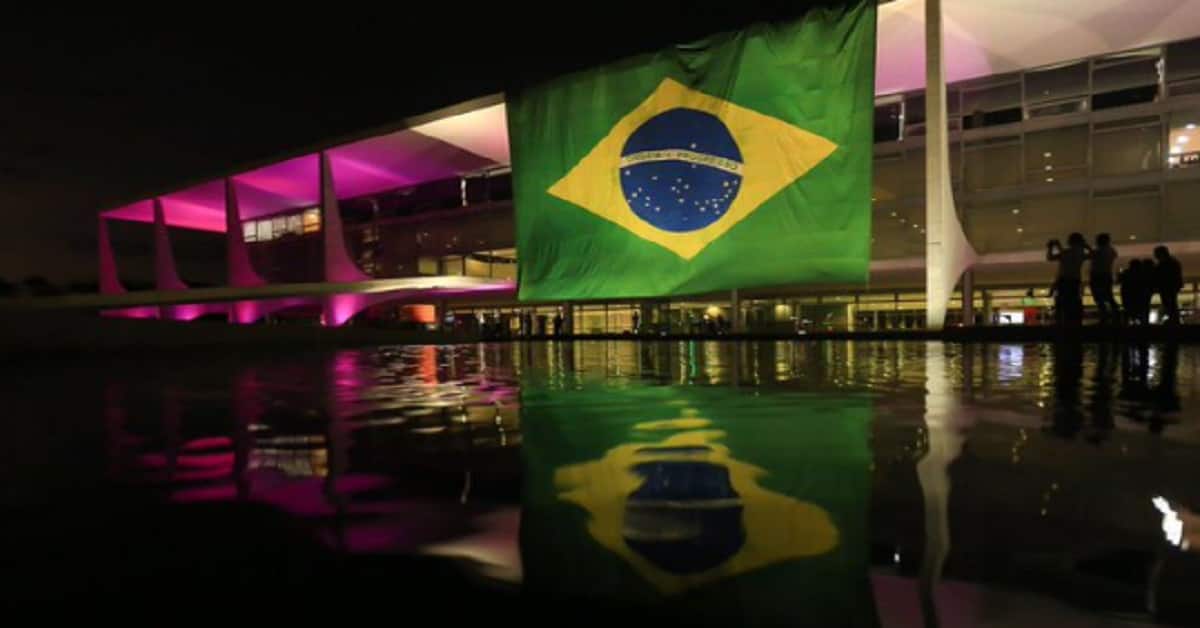 BANDEIRA DO BRASIL - FOTO REPRODUÇÃO DO TWITTER