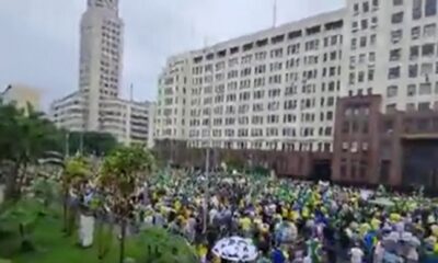MULTIDÕES EM FRENTE AOS QUARTÉIS - FOTO TWITTER