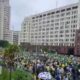MULTIDÕES EM FRENTE AOS QUARTÉIS - FOTO TWITTER