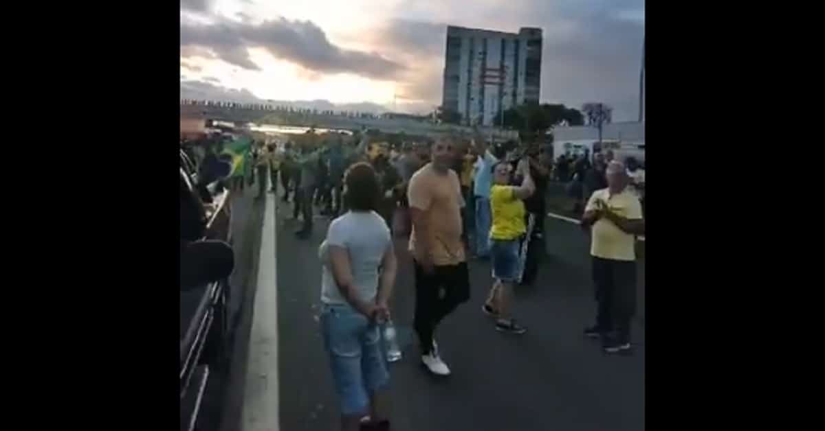 caminhoneiros em protesto - foto twitter