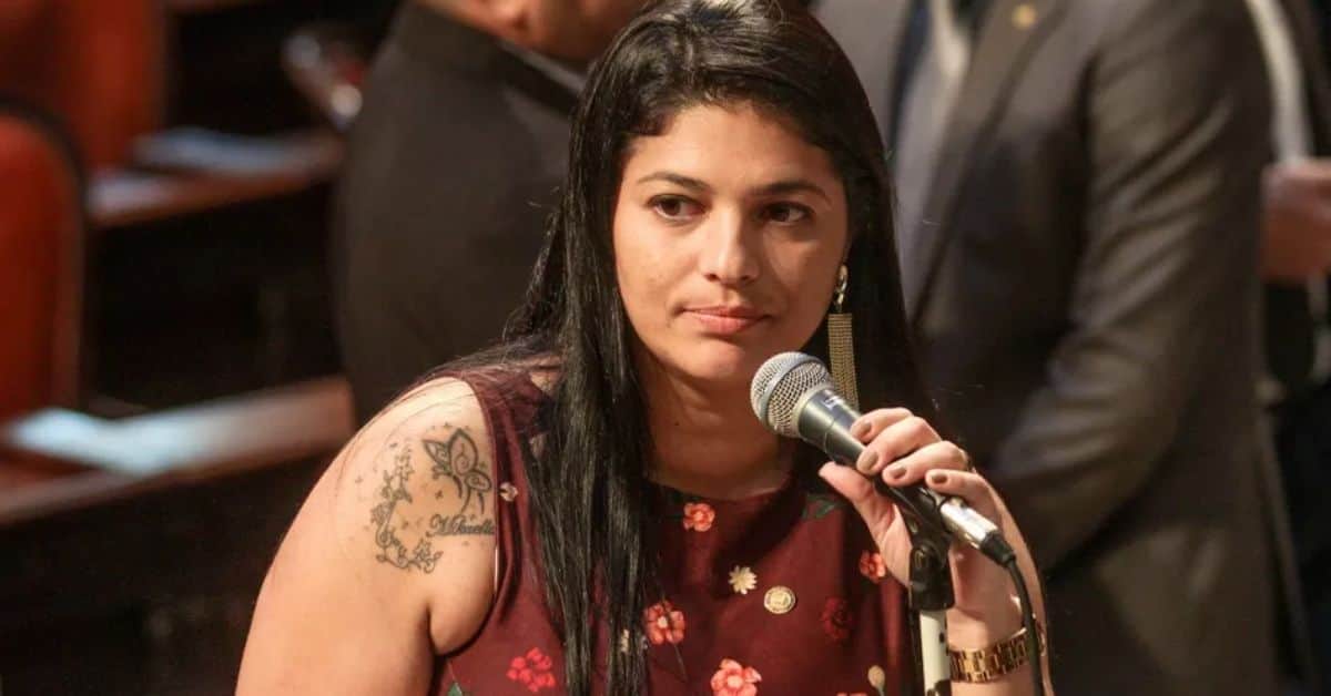 Deputada Alana Passos também deu uma alfinetada em Cláudia Raia, saiba mais 52 Deputada Alana Passos - Foto Reprodução do Twitter