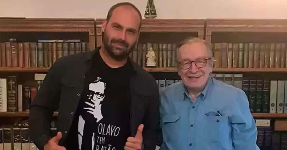 Eduardo Bolsonaro e Olavo de Carvalho - Foto Reprodução do Twitter