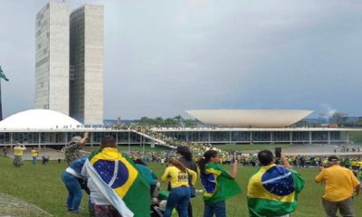 MULTIDÃO INVADE CONGRESSO - FOTO REPRODUÇÃO DO METROPOLIS