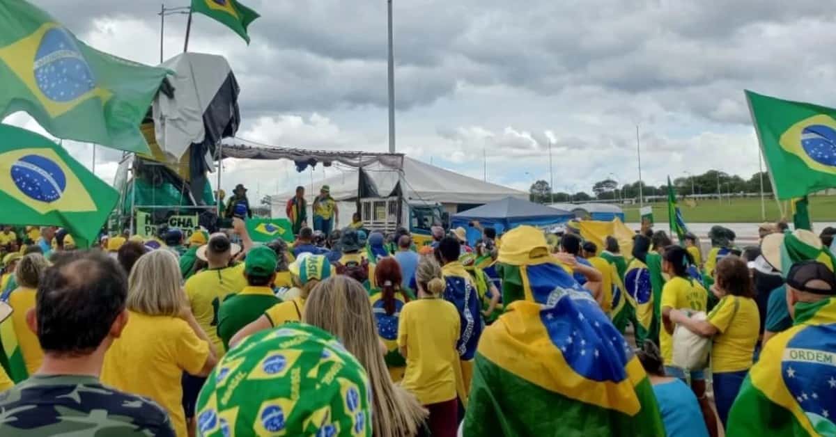 Manifestantes retirados dos QGs - Foto Reprodução do Twitter