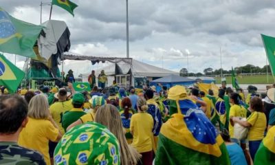 Manifestantes retirados dos QGs - Foto Reprodução do Twitter