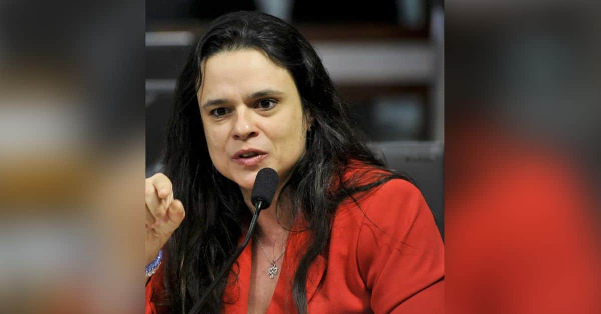 Janaína Paschoal - Foto Reprodução do Twitter