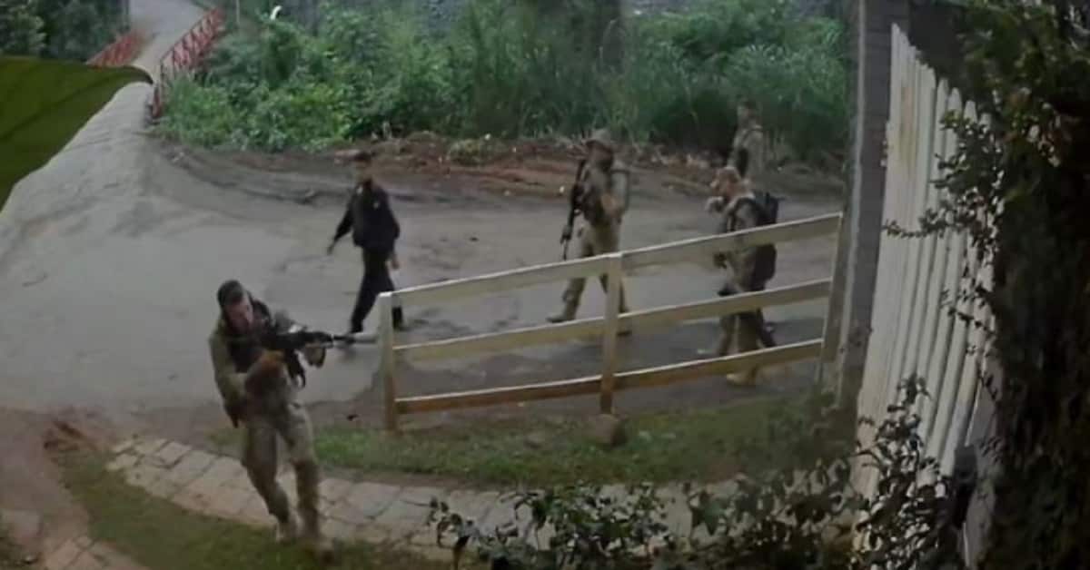 Daniel Silveira: Esposa do ex-deputado mostra vídeo de invasão à casa e prisão a mando de Moraes 52 PRISÃO DE DANIEL SILVEIRA