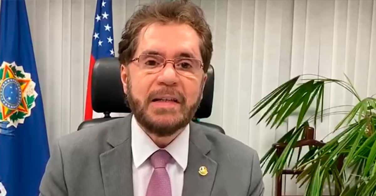 Senador Plínio Valério - Foto Reprodução do Twitter