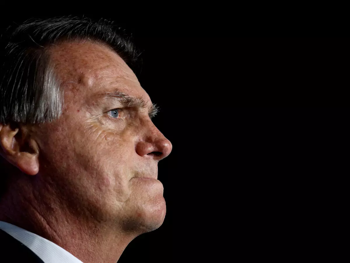 Governo Lula retira carros blindados de Bolsonaro
