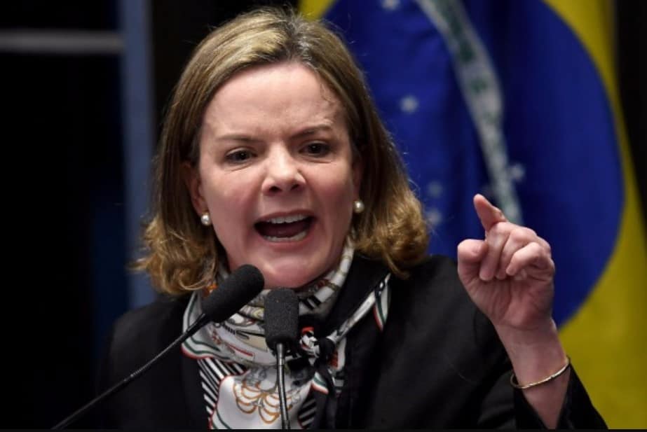 Gleisi Hoffmann perde a compostura, ataca ministro e ameaça jornal com processo 52 Gleisi Hoffmann perde a compostura, ataca ministro e ameaça jornal com processo