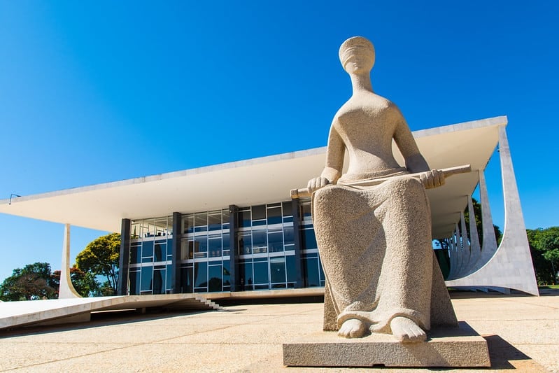Ministro do STF passa por cirurgia de emergência em hospital de Brasília e é internado em UTI
