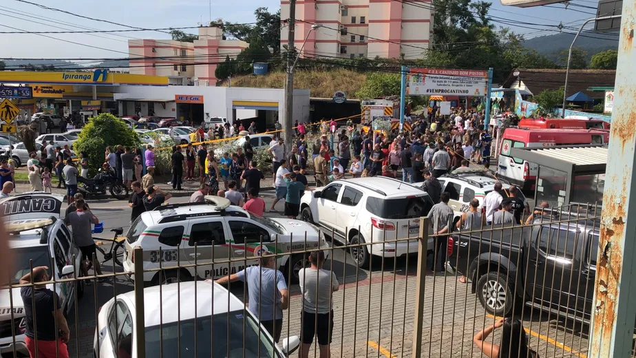 Homem invade creche, mata 4 crianças e deixa 5 feridas com machadinha