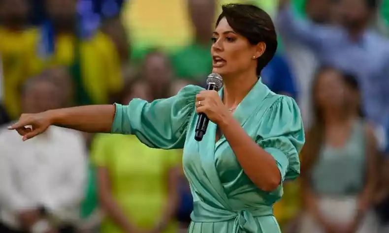 Michelle Bolsonaro Desmascara Polêmica dos Móveis do Alvorada e Sugere CPI