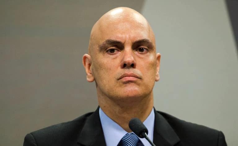 Moraes mantém 'prisão ilegal' de manifestantes, contrariando PGR