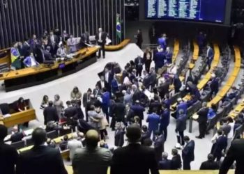 Republicanos votam contra o PL das Fake News em resposta à pressão popular