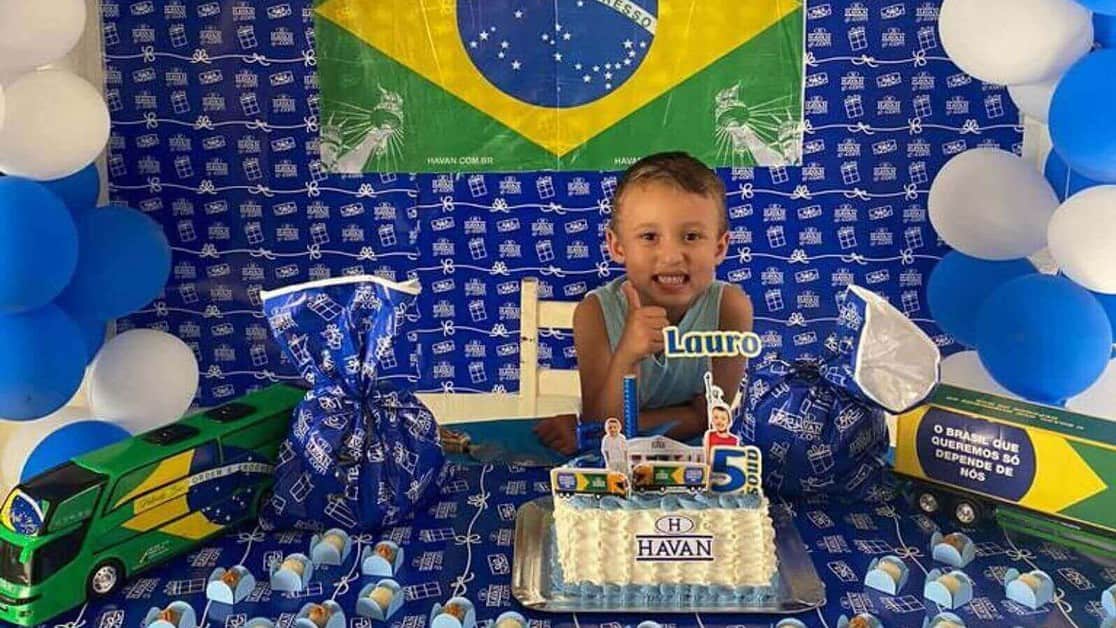 Criança surpreende e comemora aniversário com festa inspirada na Havan!