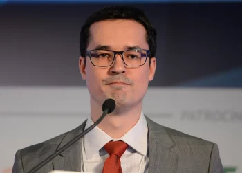 Deltan Dallagnol quebra o silêncio sobre cassação: 'Canetada ao Arrepio da Lei'