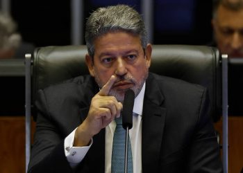 Votação do PL das Fake News adiada na câmara após pedido do relator