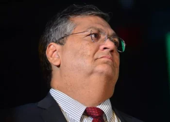 Sem votos, Dino garante: STF e governo vão regular internet 