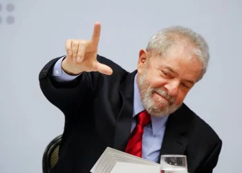 Lula anuncia aumento irrisório no salário mínimo: nem para ovos é suficiente