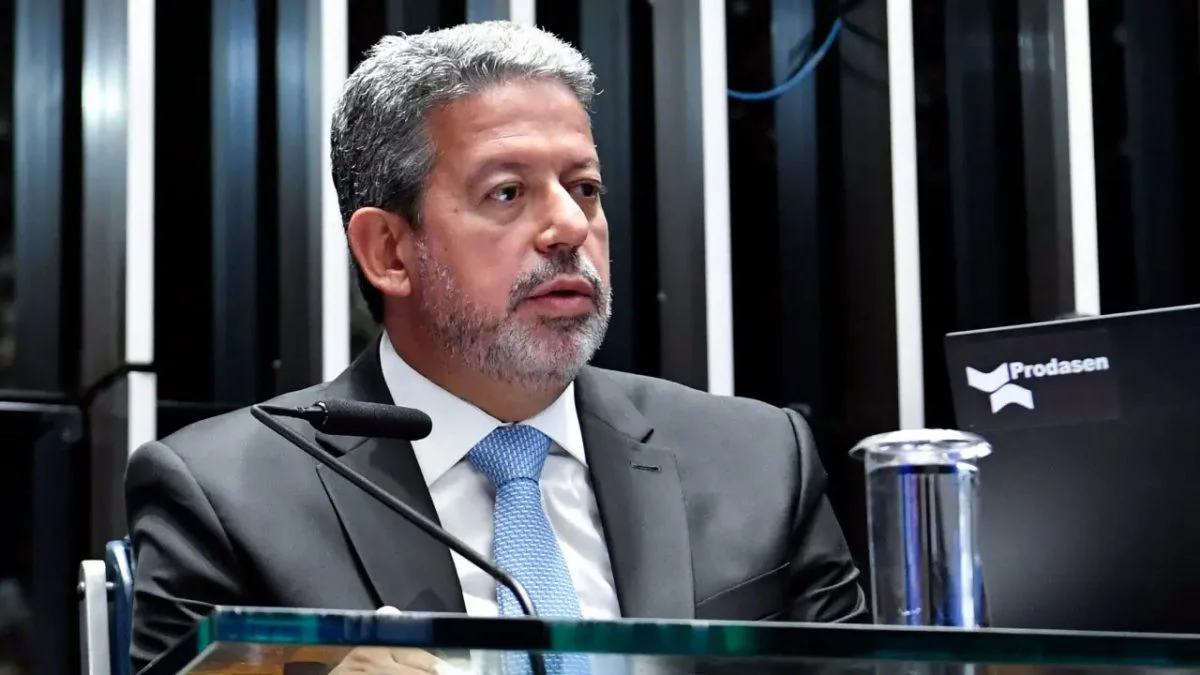 Relator do PL das Fake News pede adiamento e surpreende Arthur Lira