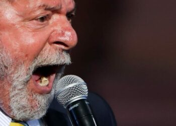 Lula ignora pico de desmatamento em sua gestão e retoma ataques contra Bolsonaro