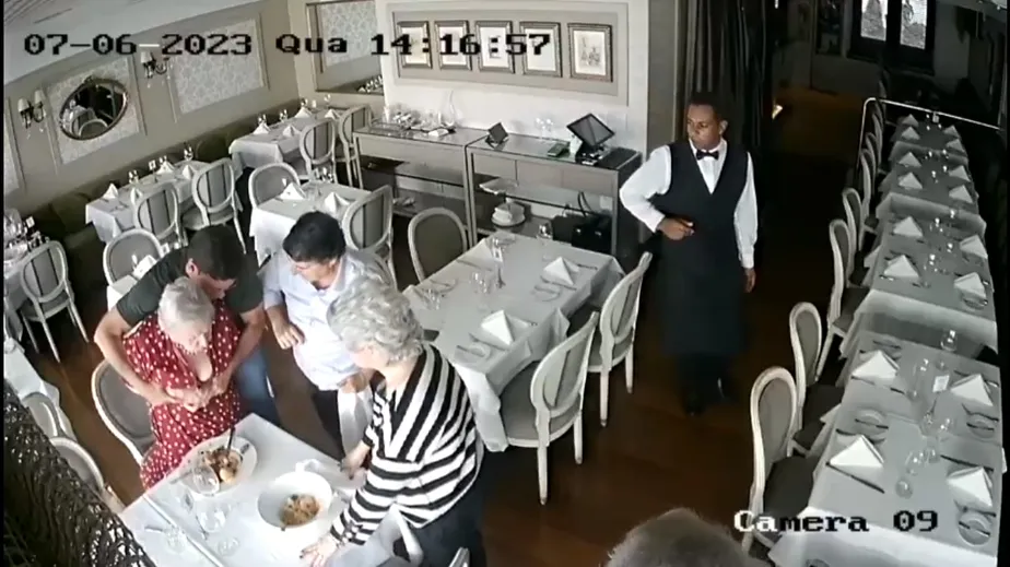 Ex-ministro de Bolsonaro, realiza ato heroico e salva idosa engasgada em restaurante; confira o vídeo!