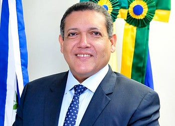 Nunes Marques vota para manter decretos de Bolsonaro sobre armas: 'Direito de defesa'