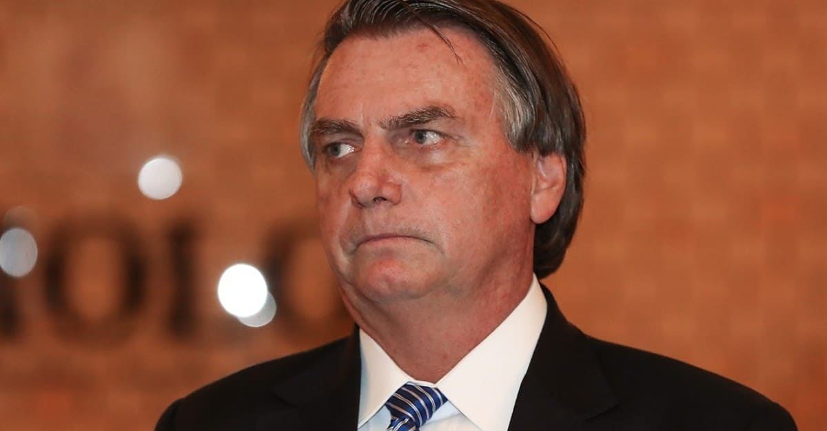 Decisão Sobre Futuro Político de Bolsonaro Adiada