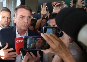 Jair Bolsonaro promete acionar STF se TSE determinar sua inelegibilidade