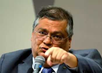 Flávio Dino Visita Lira após Operação da PF Atingir Ex-Assessor