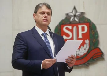 Tarcísio Defende Acesso às Armas