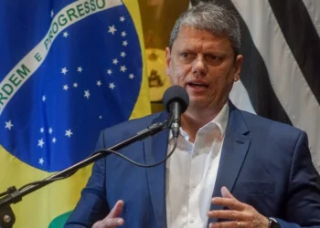 Tarcísio quer unir forças com deputados de SP contra a Reforma Tributária do governo federal