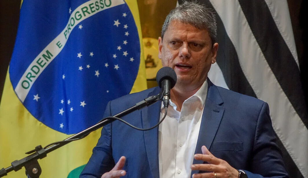 Tarcísio quer unir forças com deputados de SP contra a Reforma Tributária do governo federal