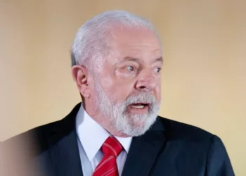 Erro da base de Lula abre portas para a CPI do 8 de janeiro rastrear seu voo e investigar ações de Flávio Dino