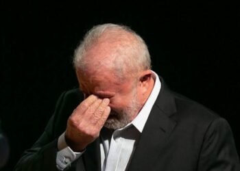 Lula 'Geme de Dores' e Faz Pausa Urgente na Agenda Devido a Intensos Desconfortos