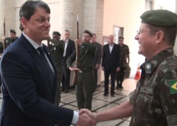 Tarcísio de Freitas Garante: Escolas Cívico-Militares Serão Mantidas e Ampliadas em SP