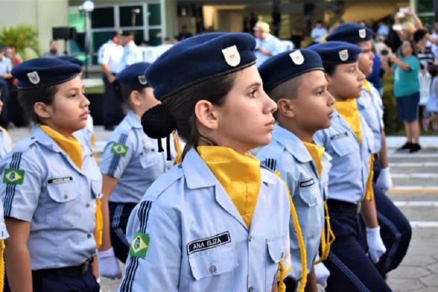 Governo Lula Decreta o Fim das Escolas Cívico-Militares