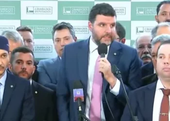 Frente Parlamentar Declara 'Estado de Guerra' Contra Abusos de Competência do STF no Legislativo