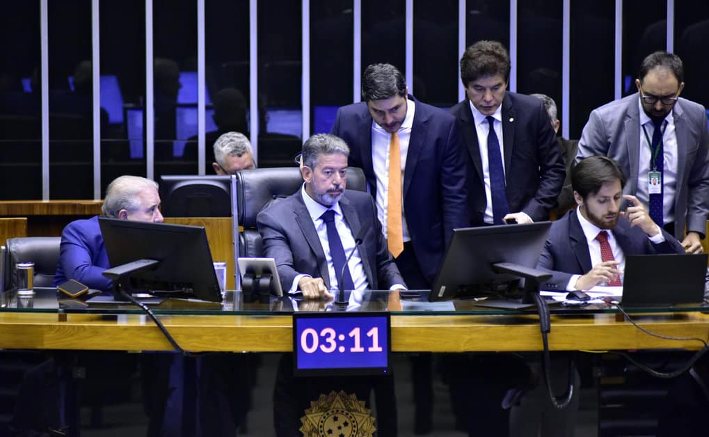 Apoio Parlamentar Maciço: Proposta para Derrubada de Decisões do STF é Protocolada por 175 Deputados