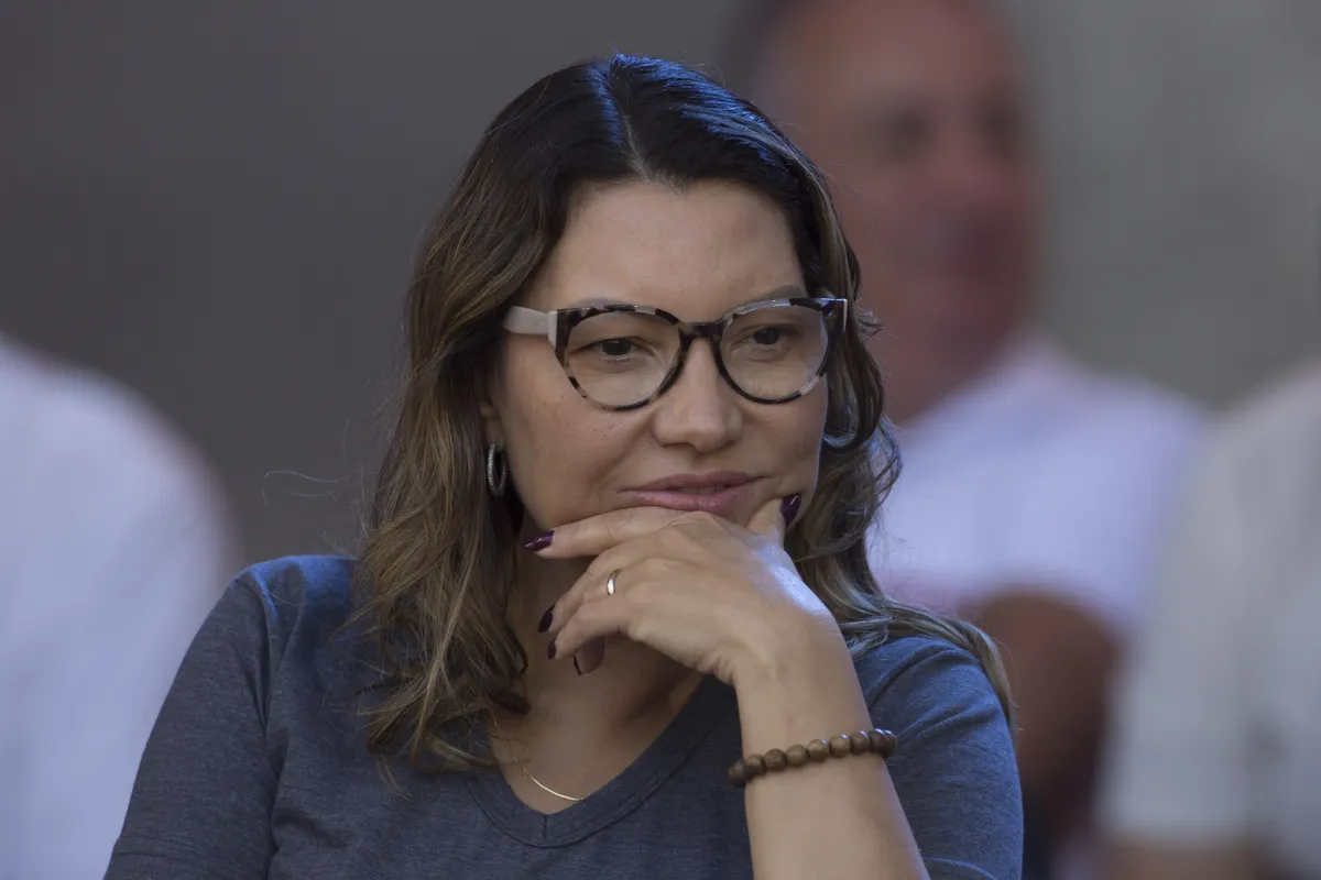 Janja Afirma Estar Chateada com Decisão de Lula - 'Não Estou Feliz'