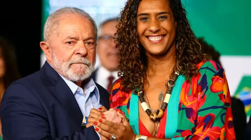 Irmã de Marielle e Ministra de Lula Utiliza Aeronave da FAB para Assistir Jogo do Flamengo