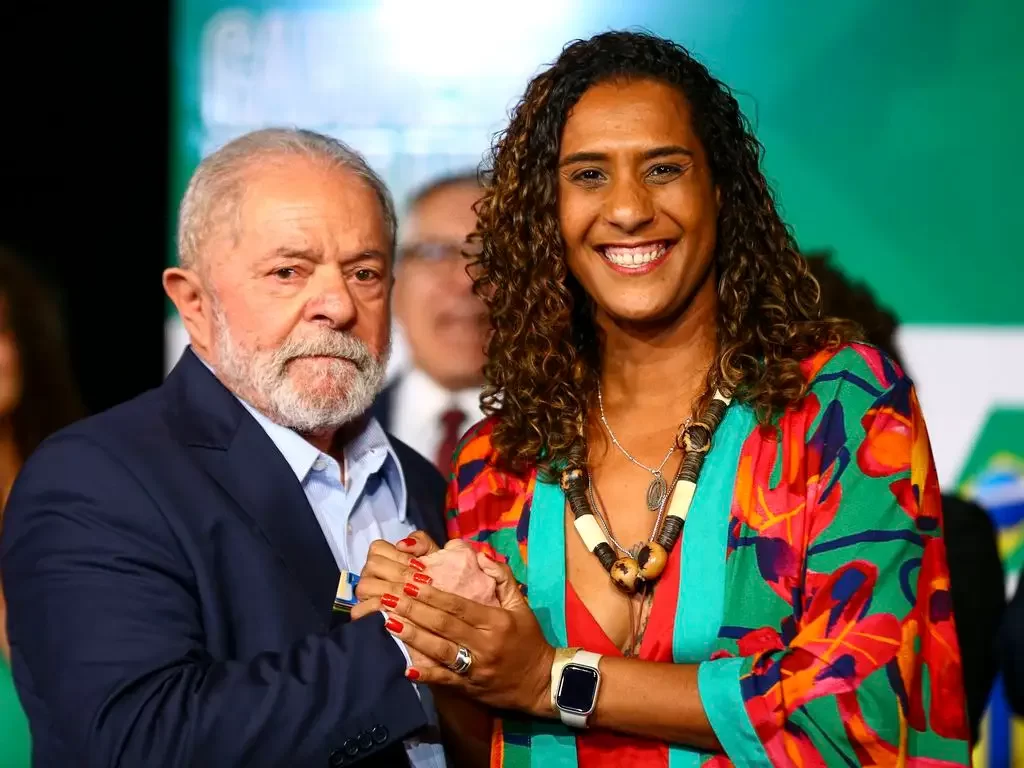 Irmã de Marielle e Ministra de Lula Utiliza Aeronave da FAB para Assistir Jogo do Flamengo