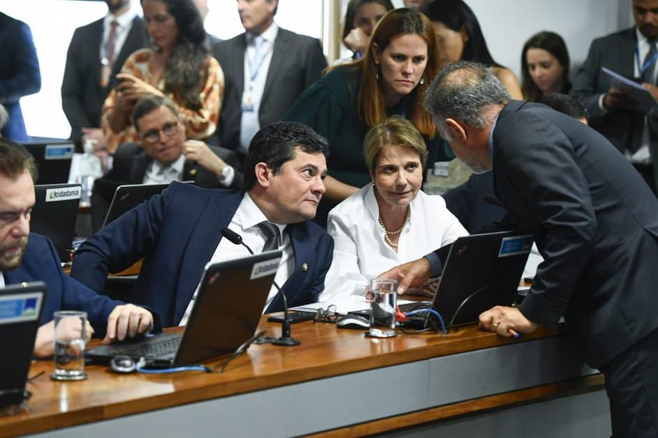 Senado vai contra STF e aprova urgência do marco temporal